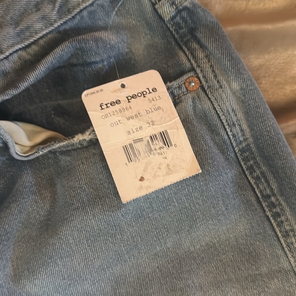 We The Free Out West Stove Pipe Jeans Blue Wash Size 32 NWT 98$ - Picture 3 of 5